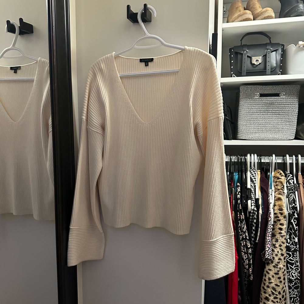 Dynamite sz. S, fits a bit large cream sweater with long sleeves & wide cuff